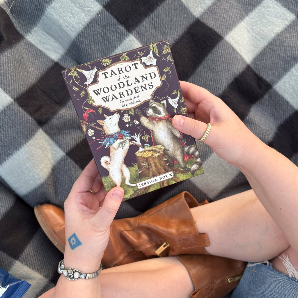 Tarot of the Woodland Wardens by Jessica  Roux: English