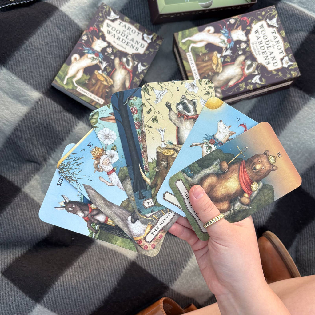 Tarot of the Woodland Wardens by Jessica  Roux: English