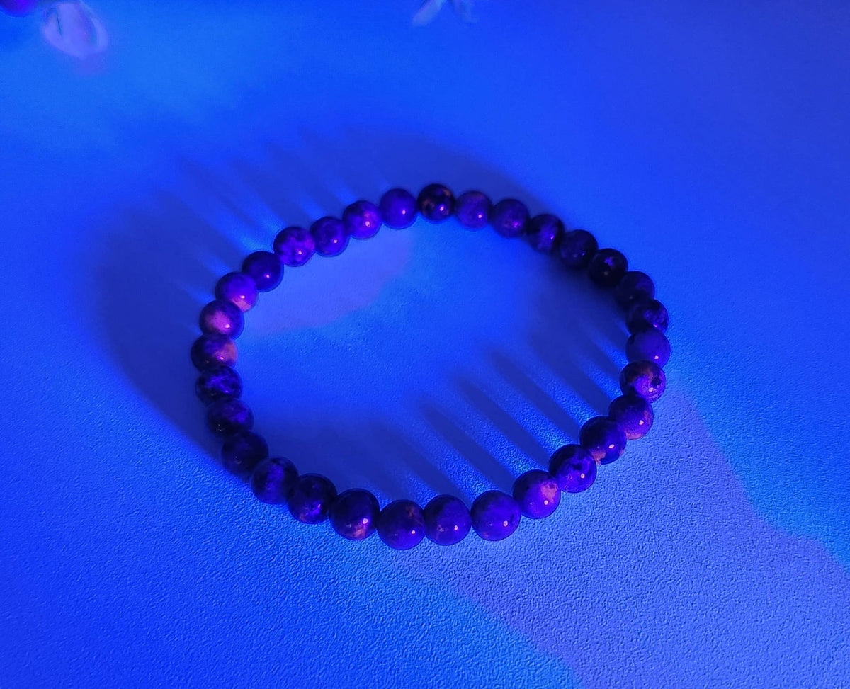 Yooperlite Stretchable Gemstone Bracelet 6mm (UV Reactive)